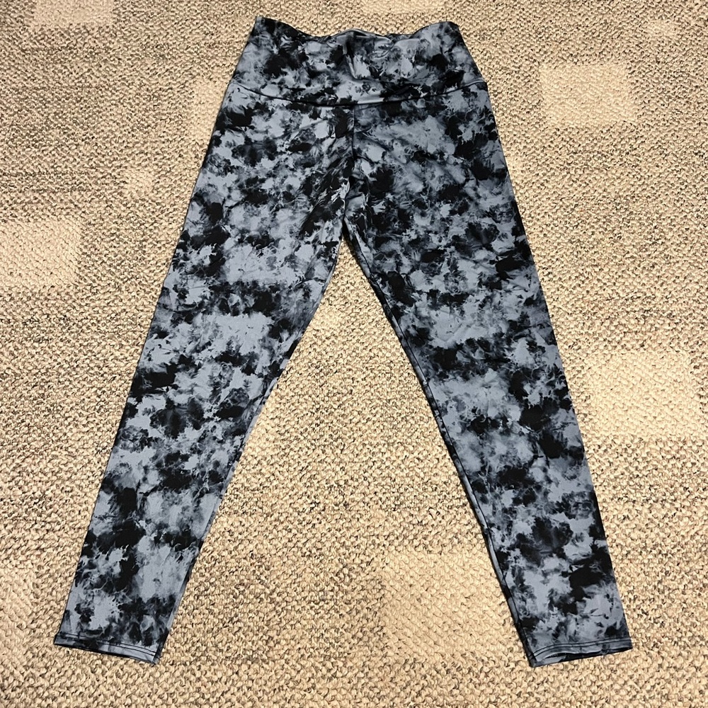 Onzie high waisted leggings. Size large.